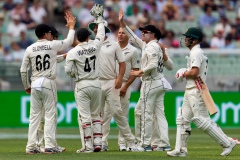 MELBOURNE, AUSTRALIA - DECEMBER 28: New Zealand celebrate catching David Warner out during day three of the Second Test match in the series between Australia and New Zealand at The Melbourne Cricket Ground on December 28, 2019 in Melbourne, Australia. (Photo by Speed Media/Icon Sportswire)