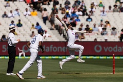 MELBOURNE, AUSTRALIA - DECEMBER 26: Umesh Yadav of India bowls during day one of the Second Vodafone Test cricket match between Australia and India at the Melbourne Cricket Ground on December 26, 2020 in Melbourne, Australia. (Photo by Dave Hewison/Speed Media/Icon Sportswire)
